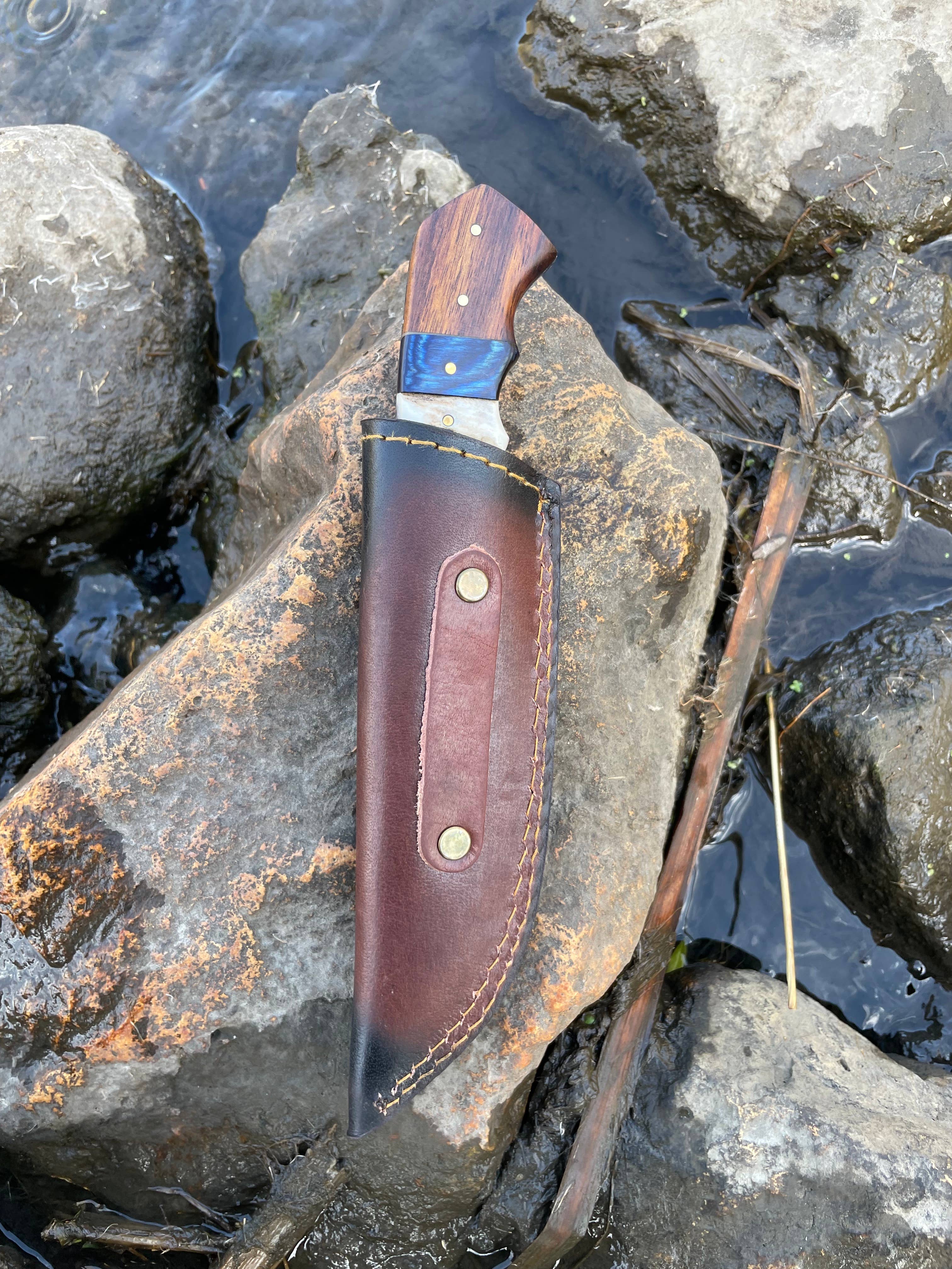 HANDMADE HIGH CARBON DAMASCUS STEEL HUNTING KNIFE/LEATHER SH